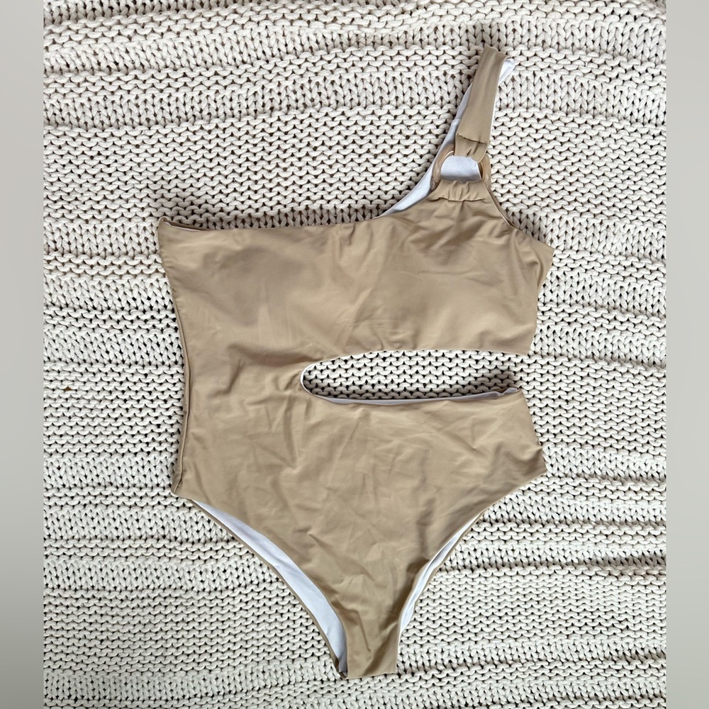 NWOT One Piece Women's Swimsuit One Shoulder Bathing Suit w/ Resin Loop Small - Picture 2 of 6